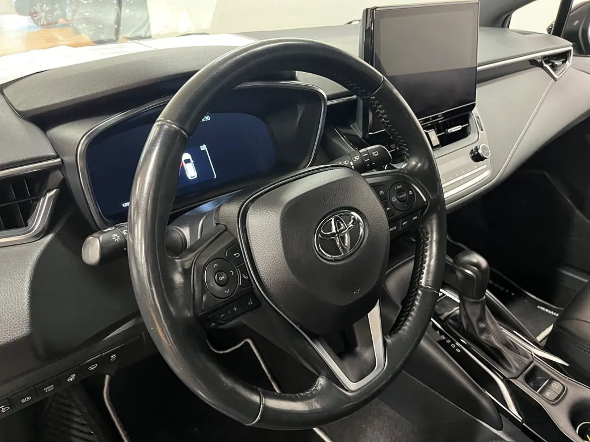 Vehicle image 12
