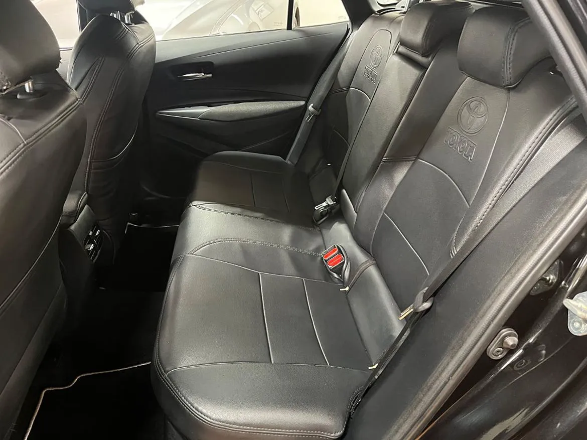 Vehicle image 18
