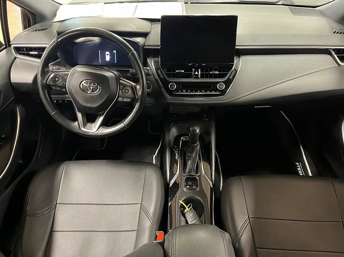 Vehicle image 14