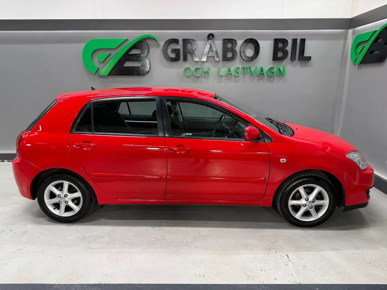 Vehicle image 5