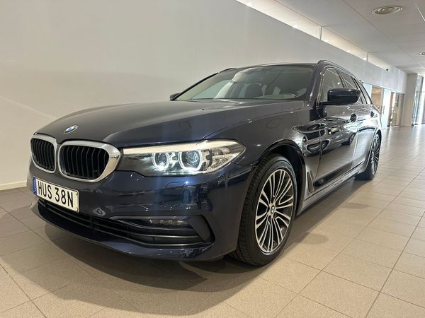 BMW 520 d xDrive Touring Sport Line / Dragkrok / Backkamera / Sensorer / - 2019