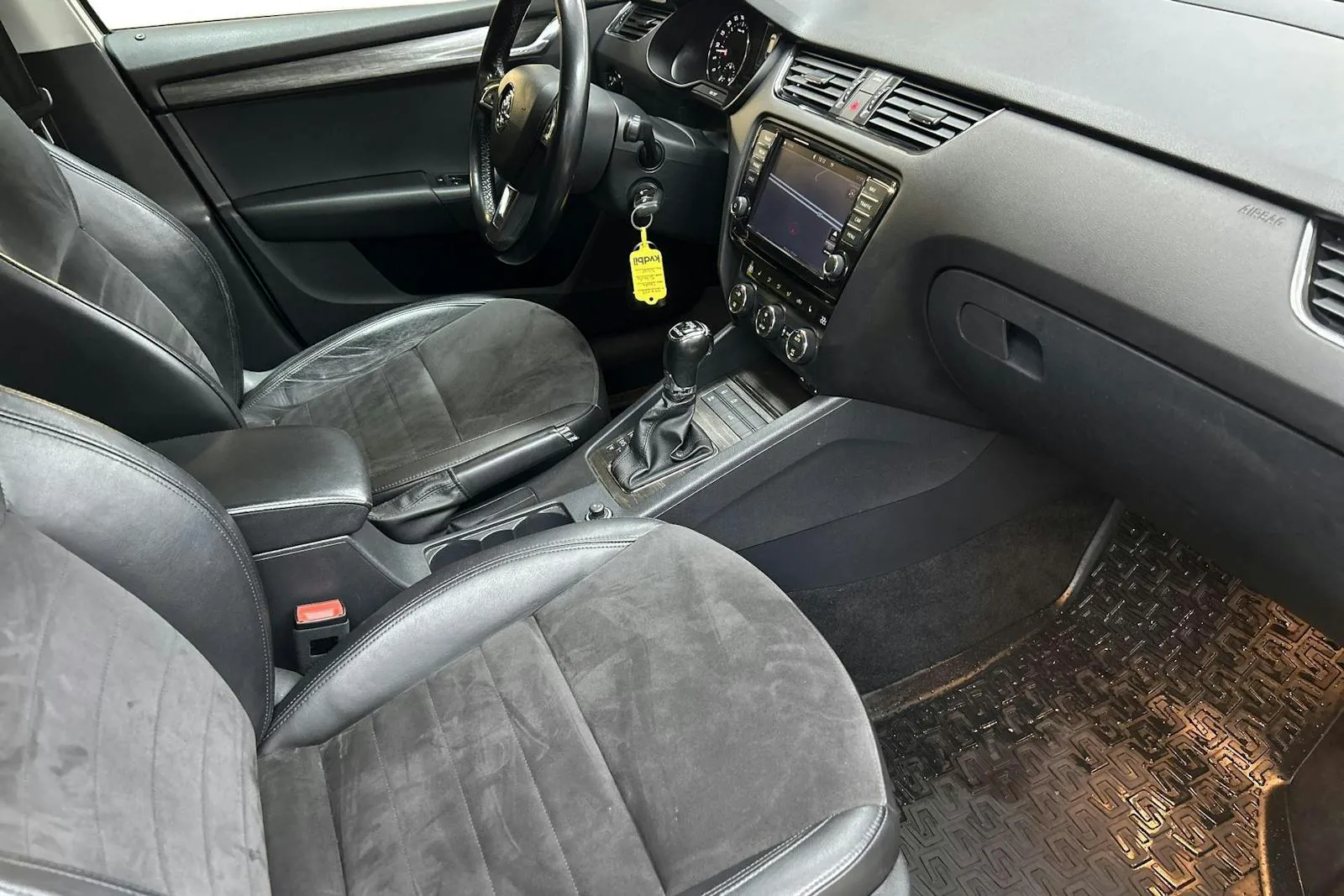 Vehicle image 6