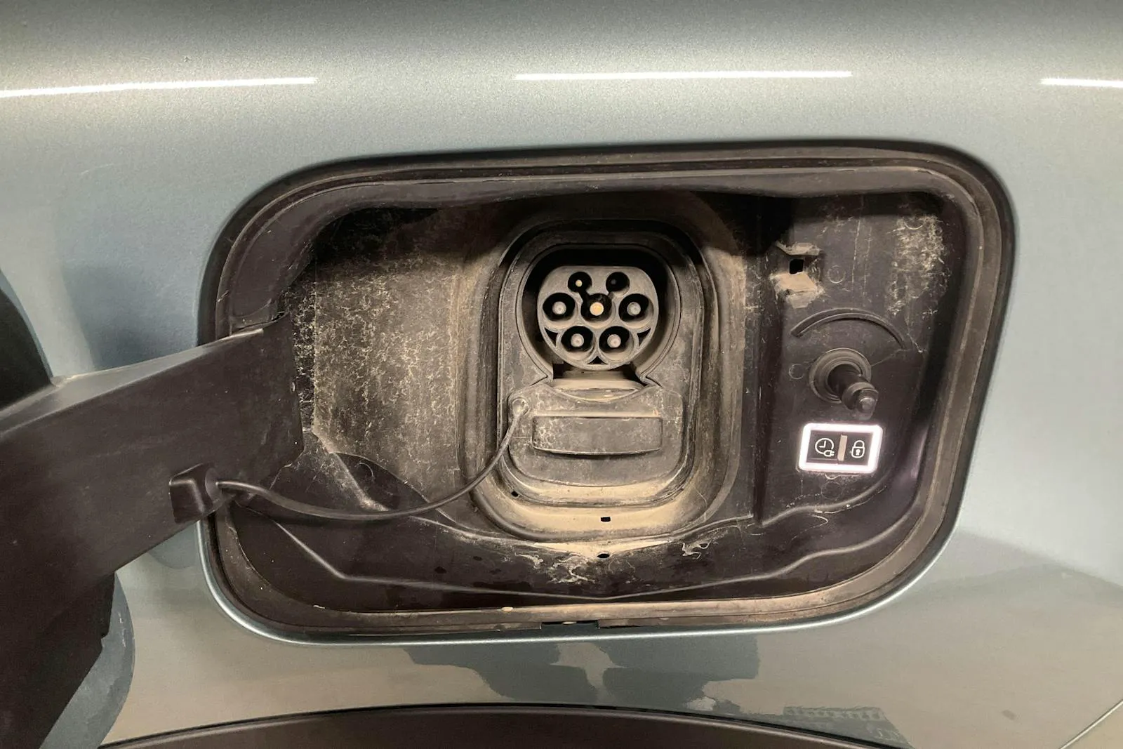Vehicle image 16