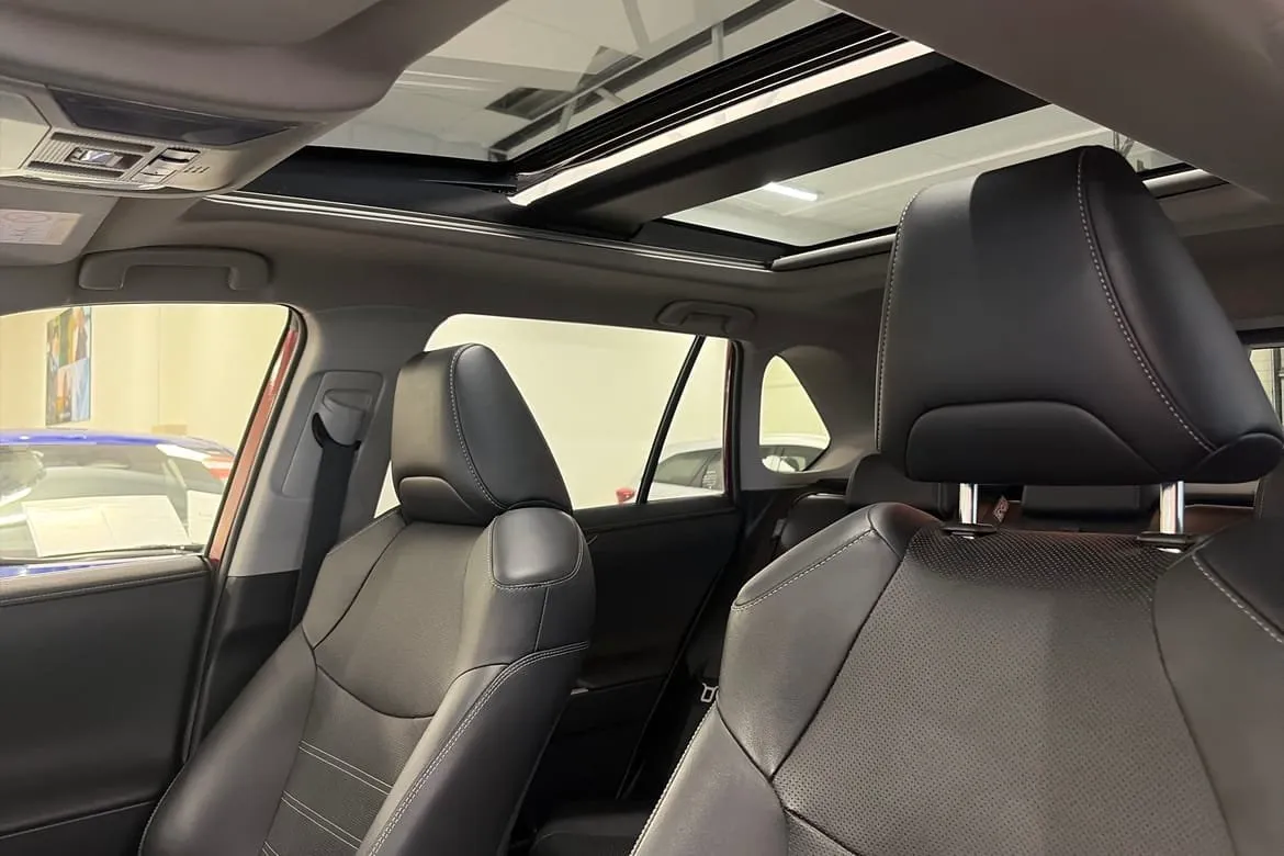 Vehicle image 14