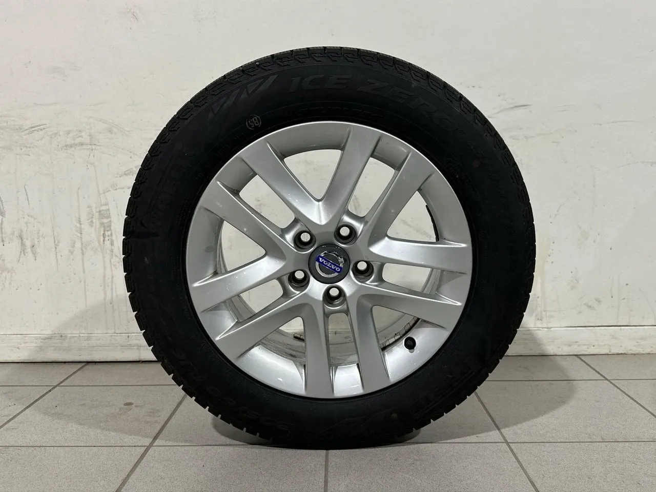 Vehicle image 16