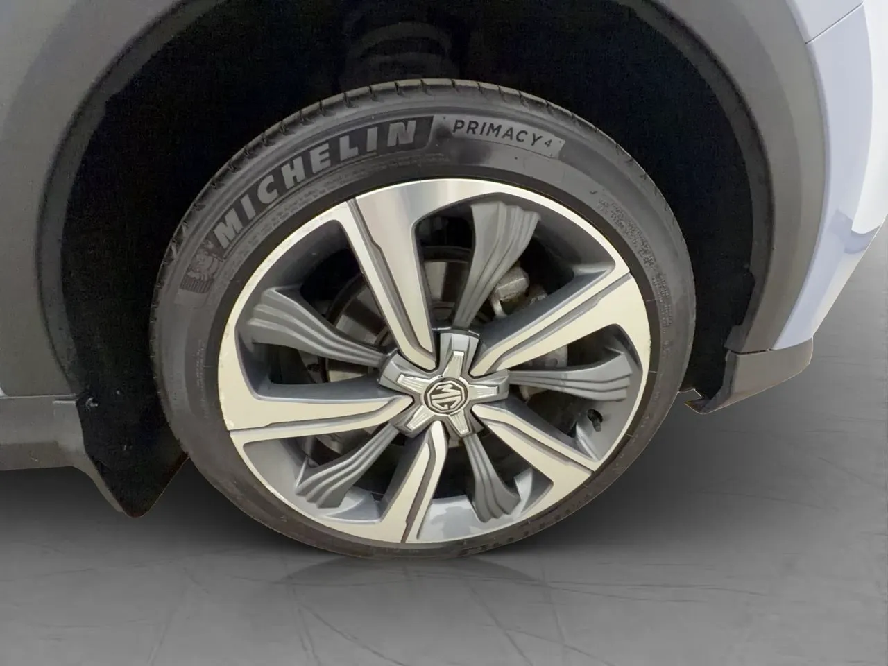 Vehicle image 32