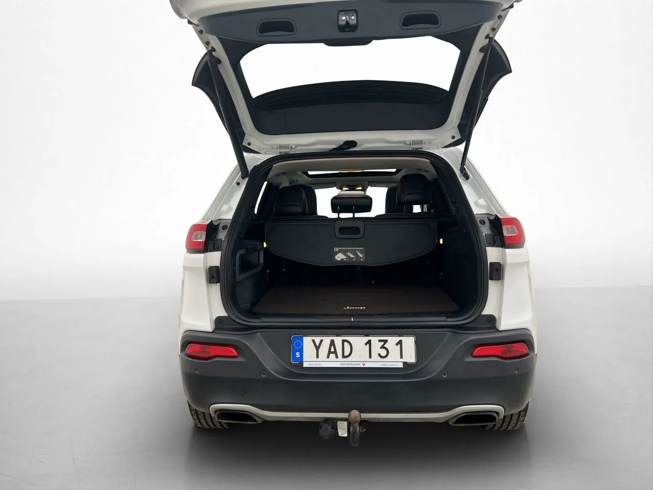 Vehicle image 32