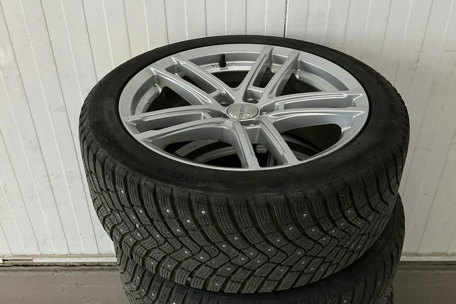 Vehicle image 16