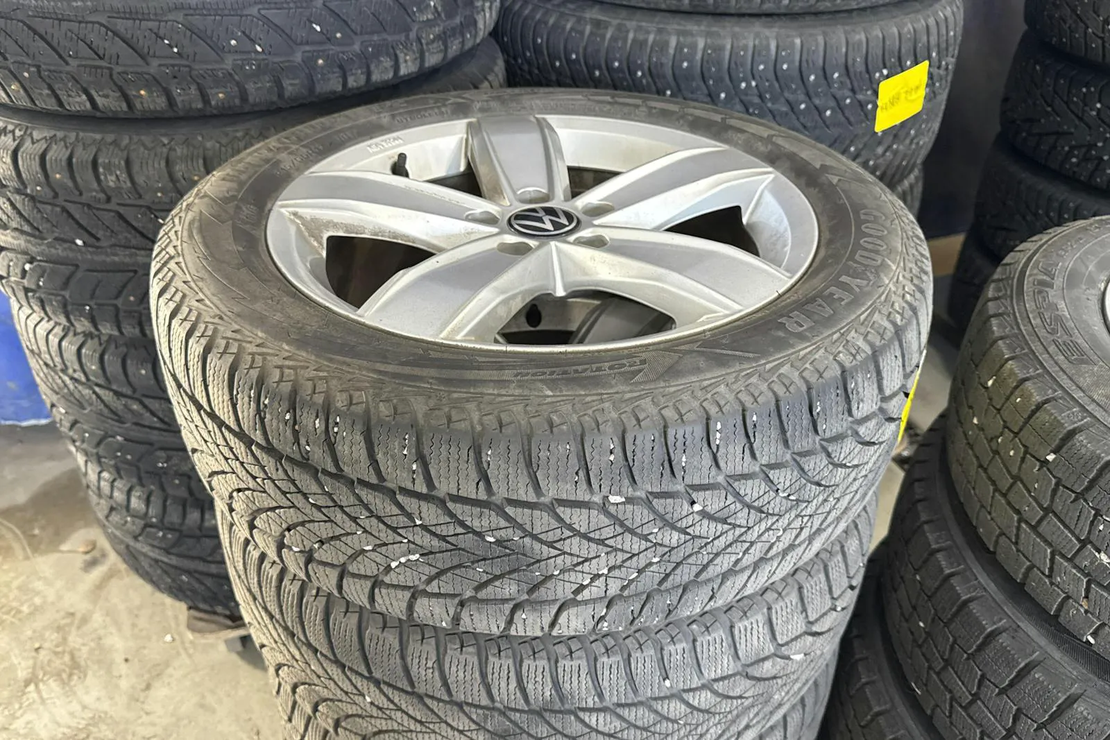 Vehicle image 15
