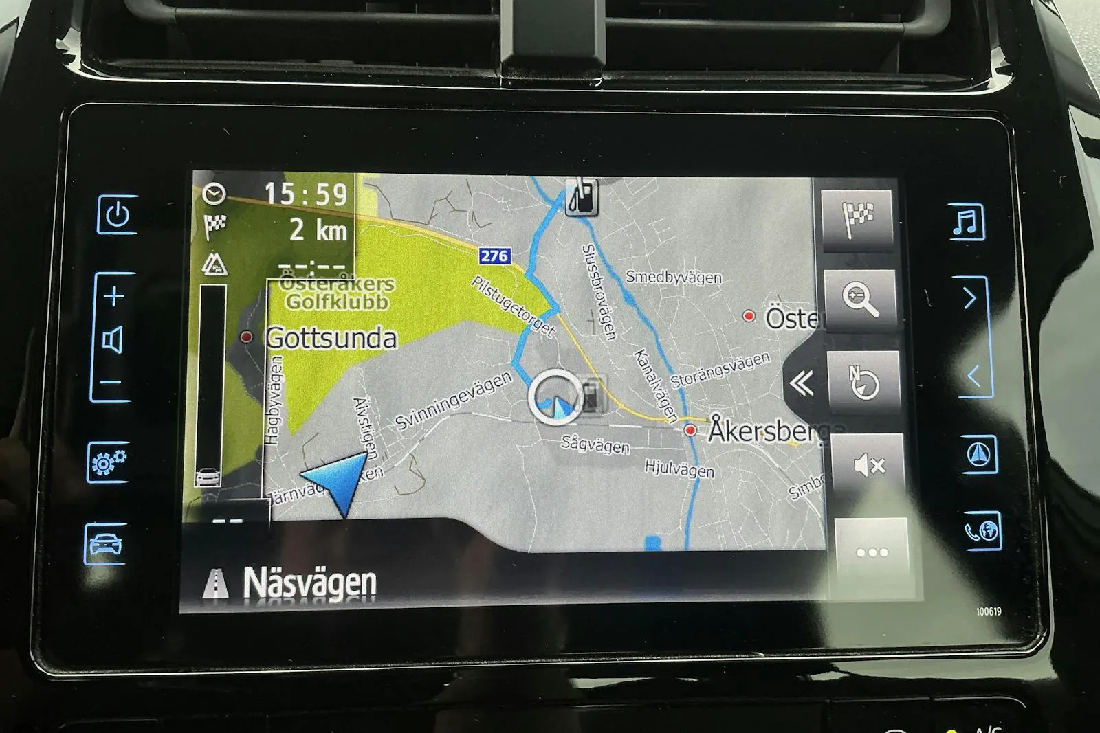 Vehicle image 10