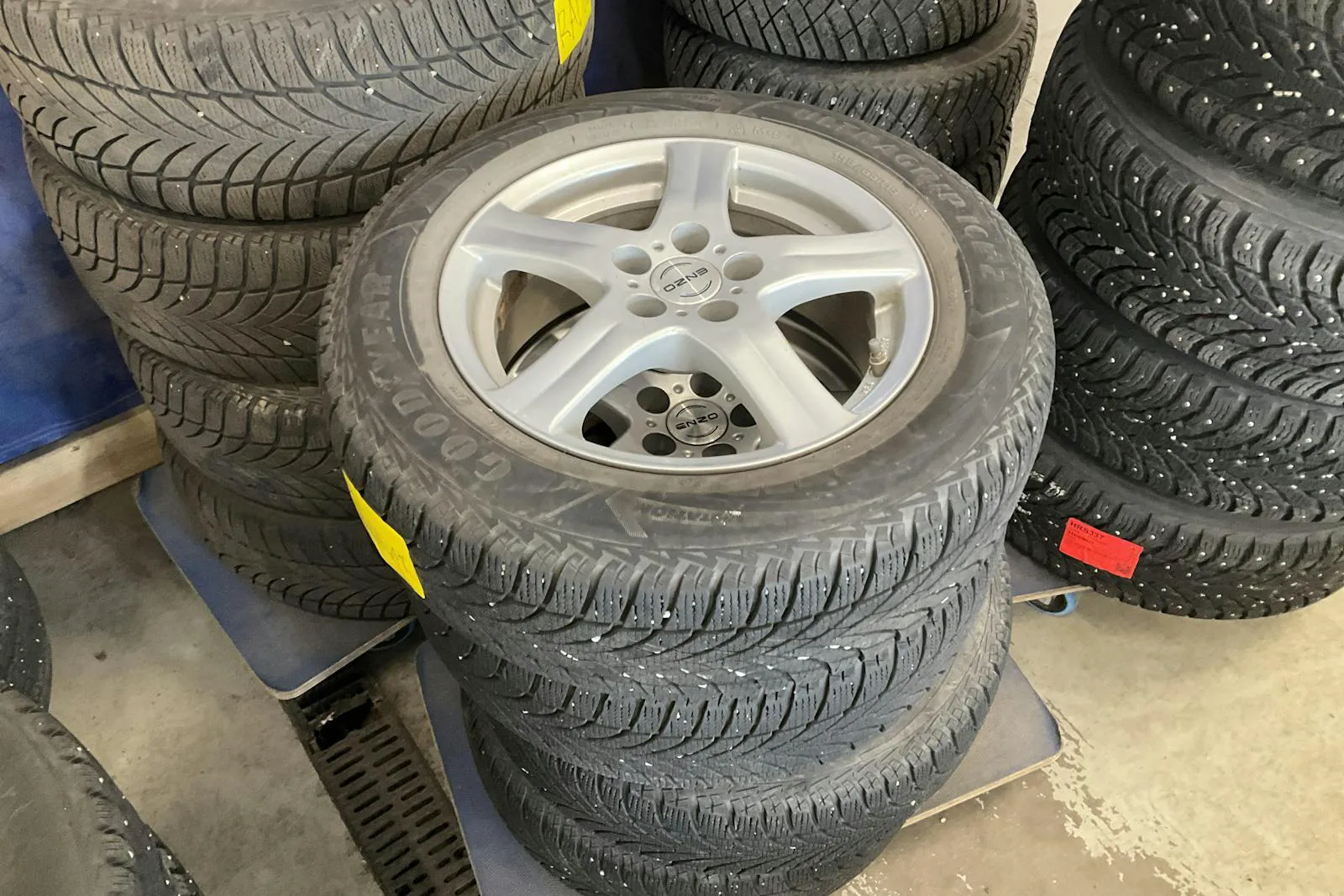 Vehicle image 14