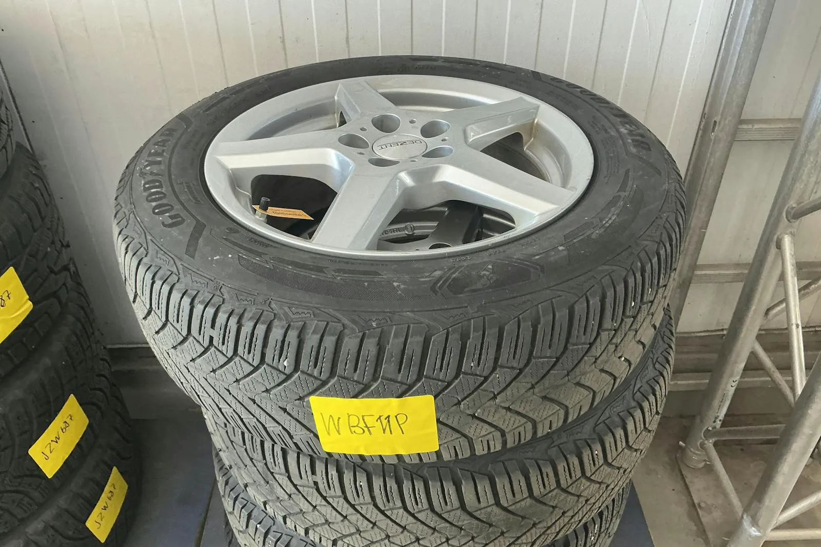 Vehicle image 14