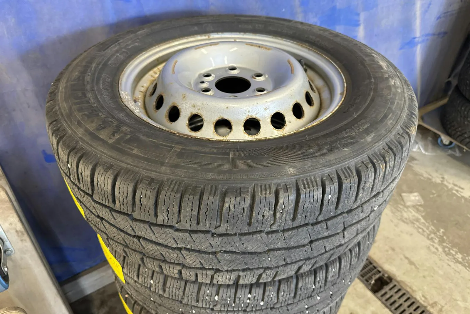 Vehicle image 11