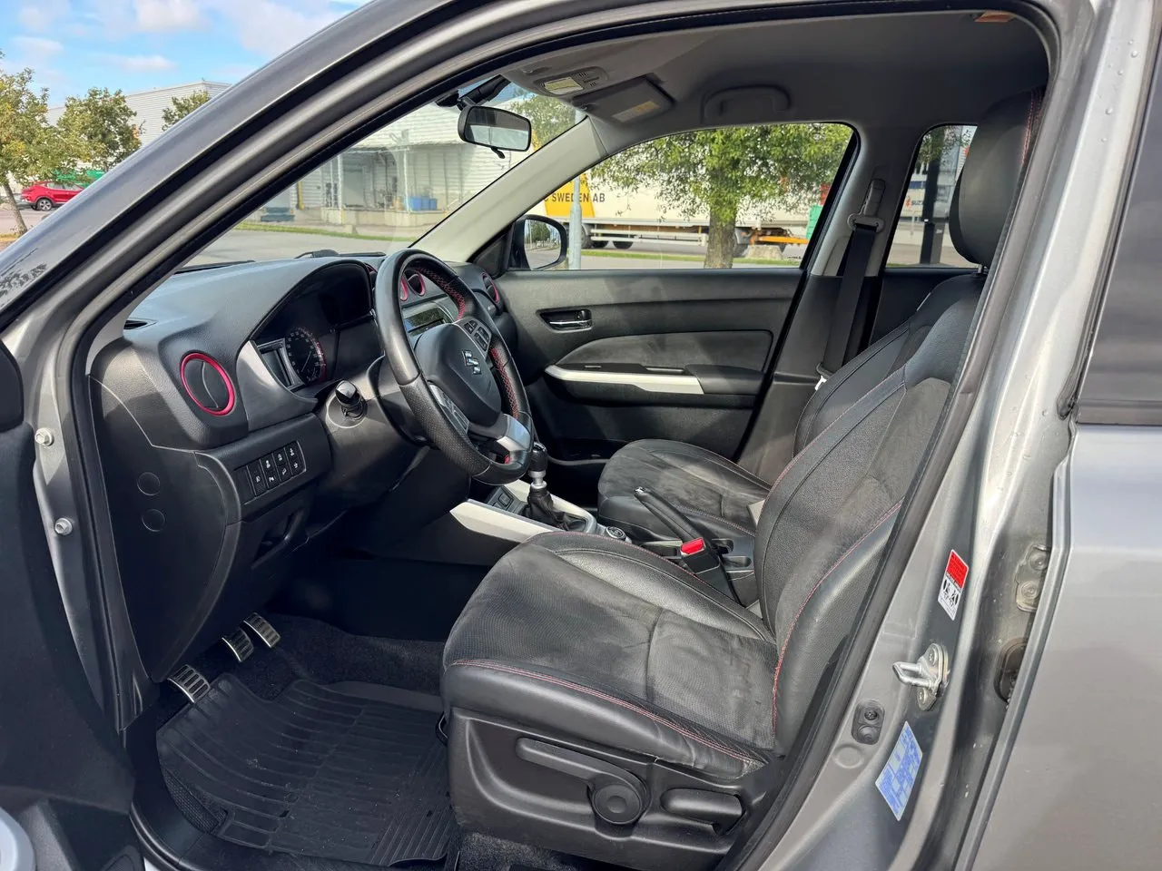 Vehicle image 6
