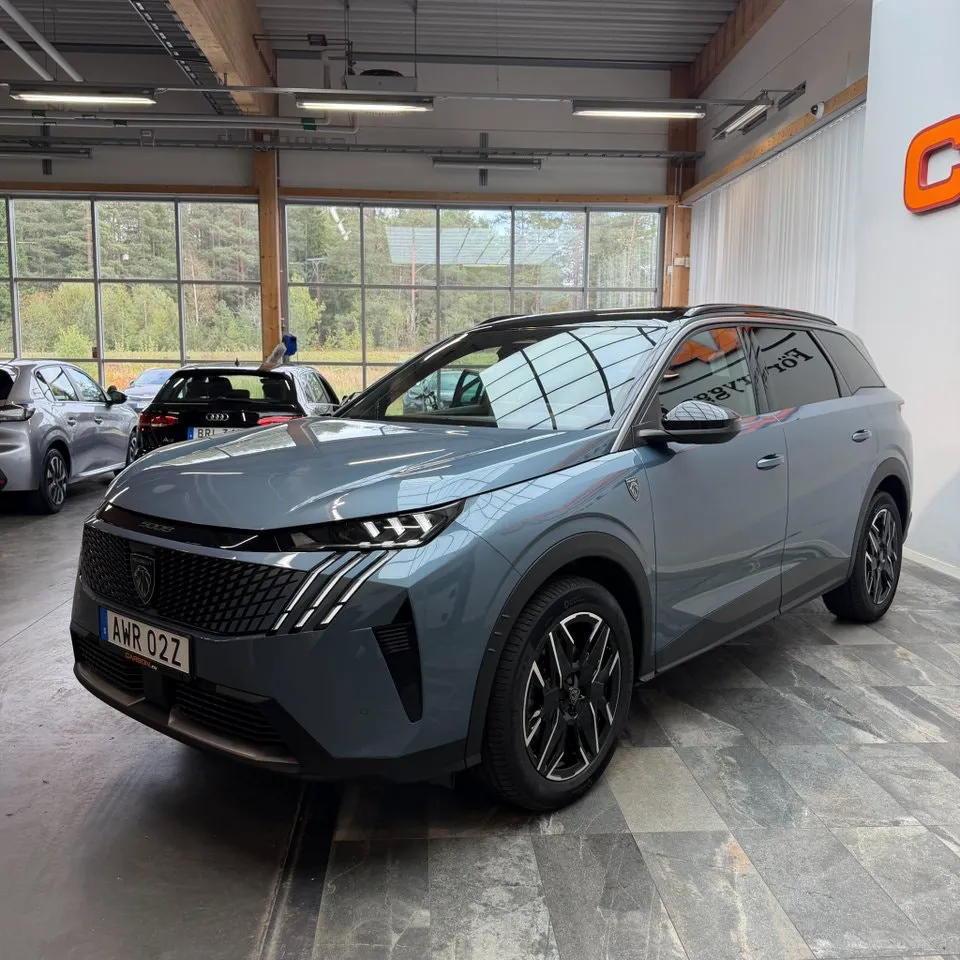Vehicle image 4