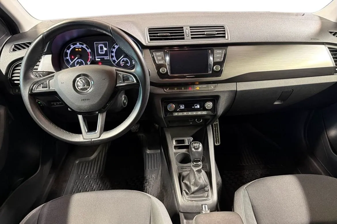 Vehicle image 7