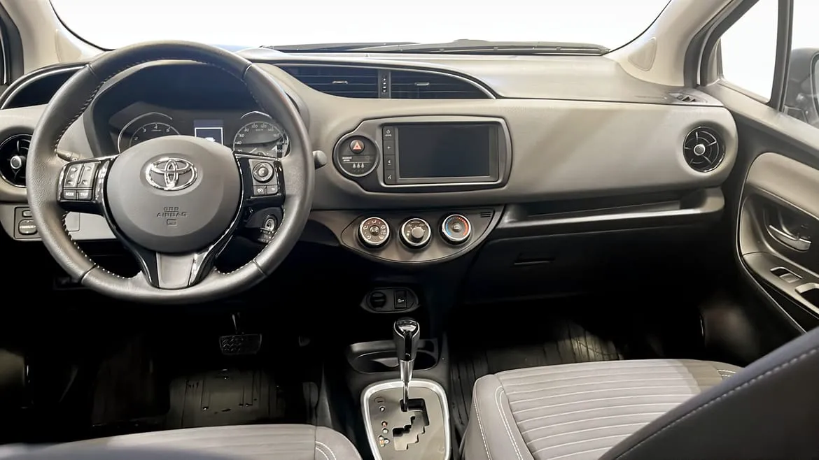 Vehicle image 9