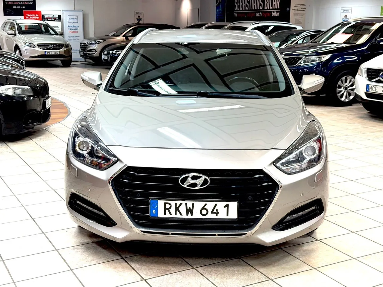 Vehicle image 6