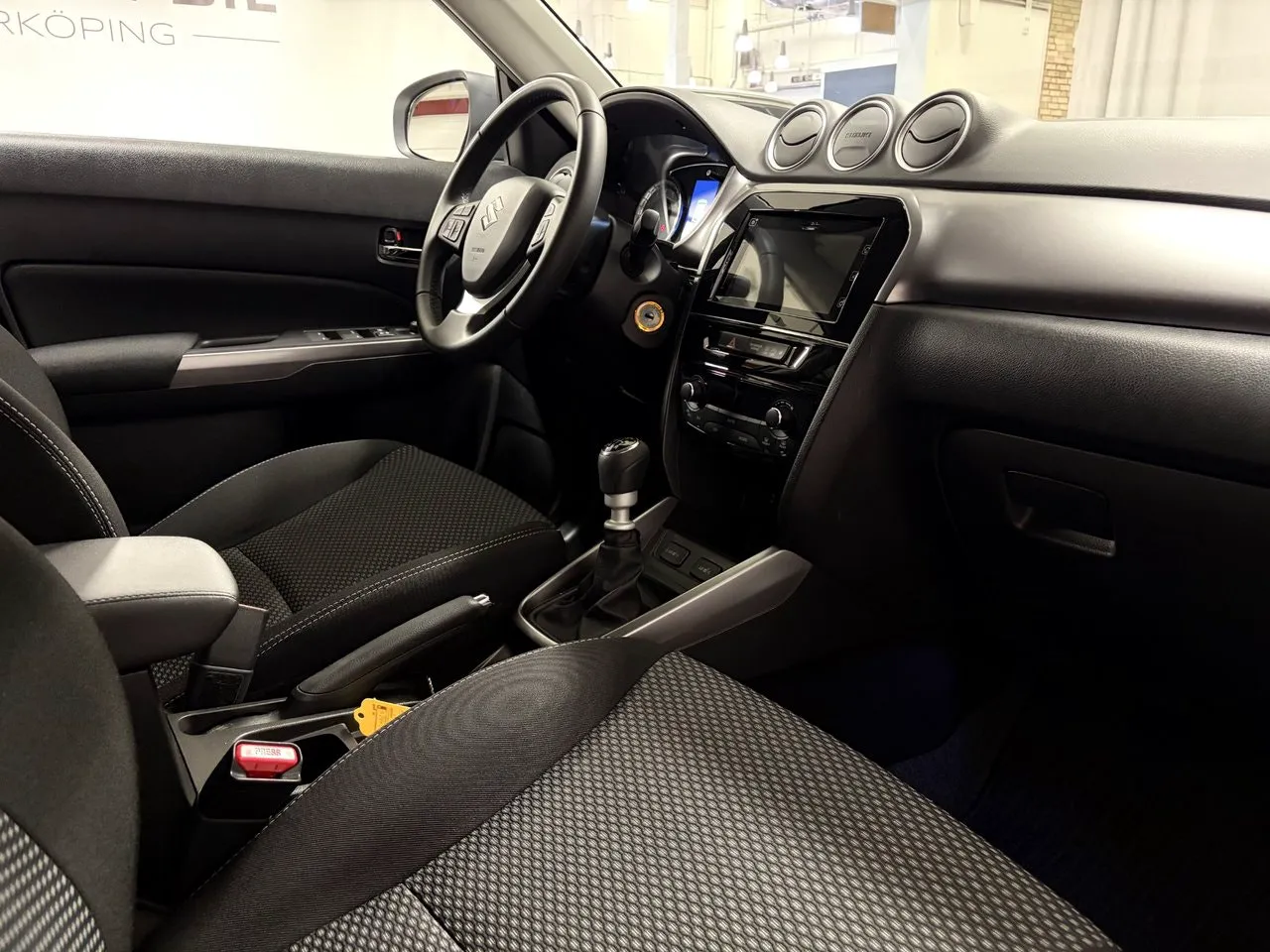 Vehicle image 7