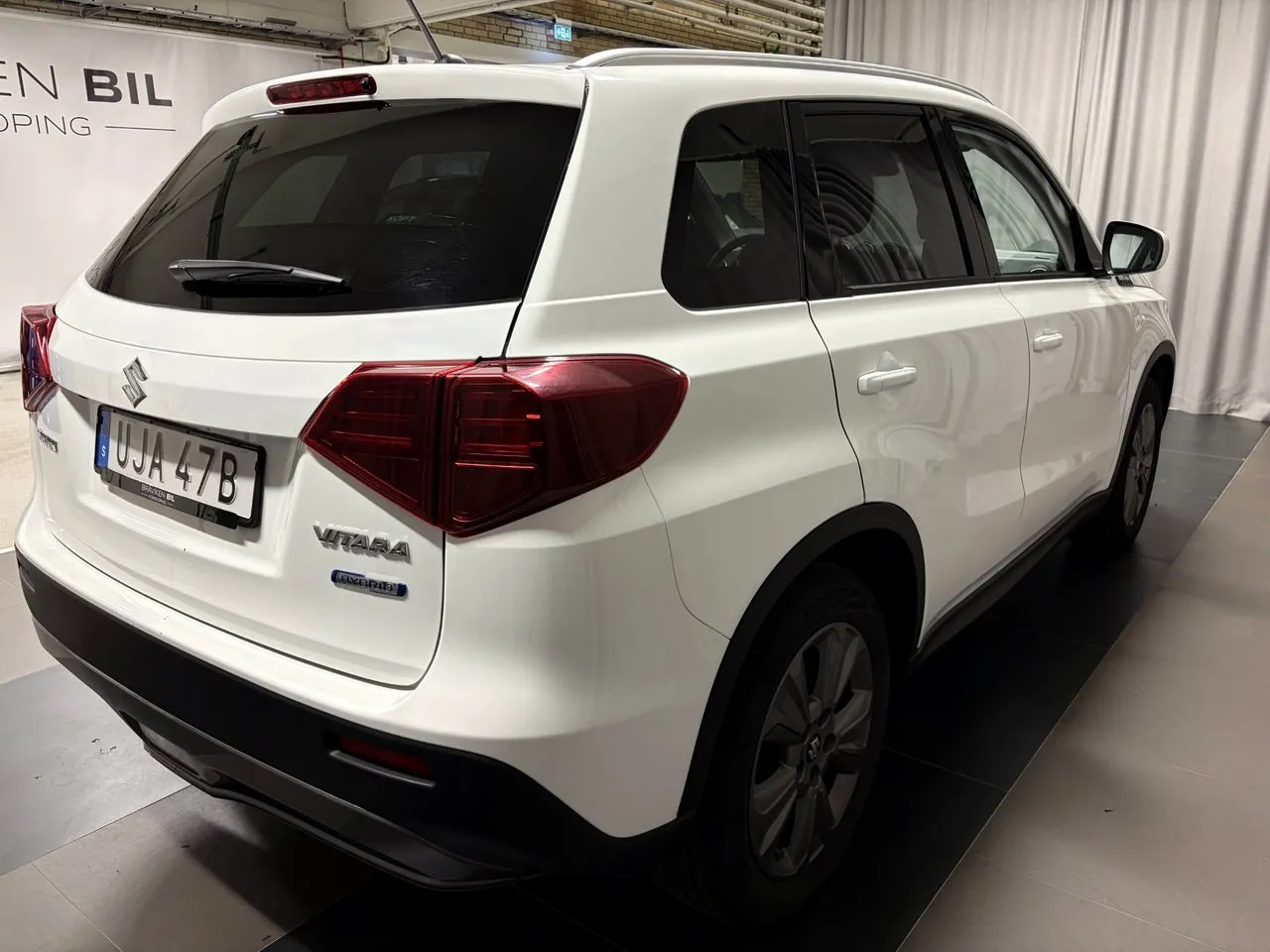 Vehicle image 3