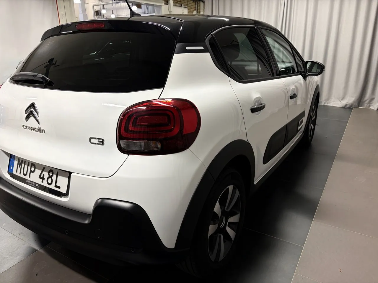 Vehicle image 3