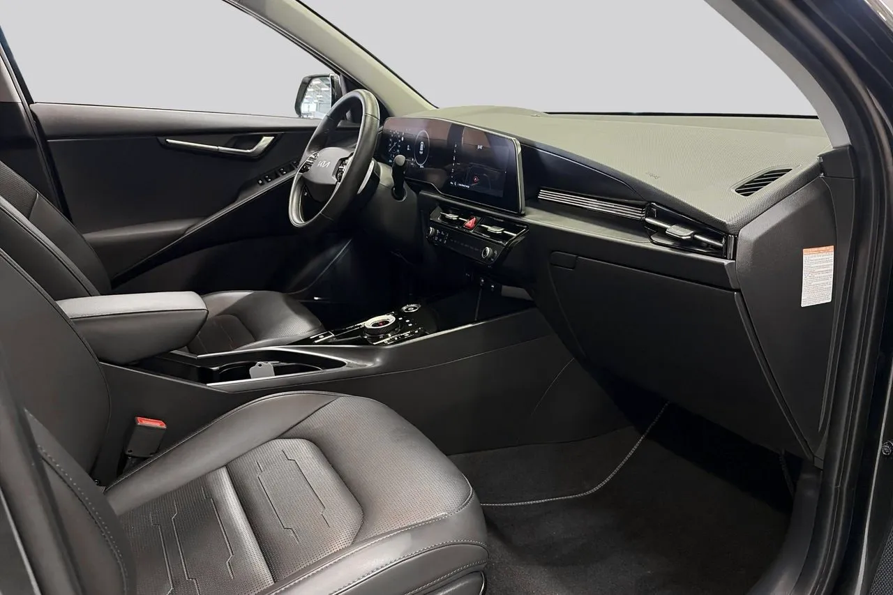 Vehicle image 18