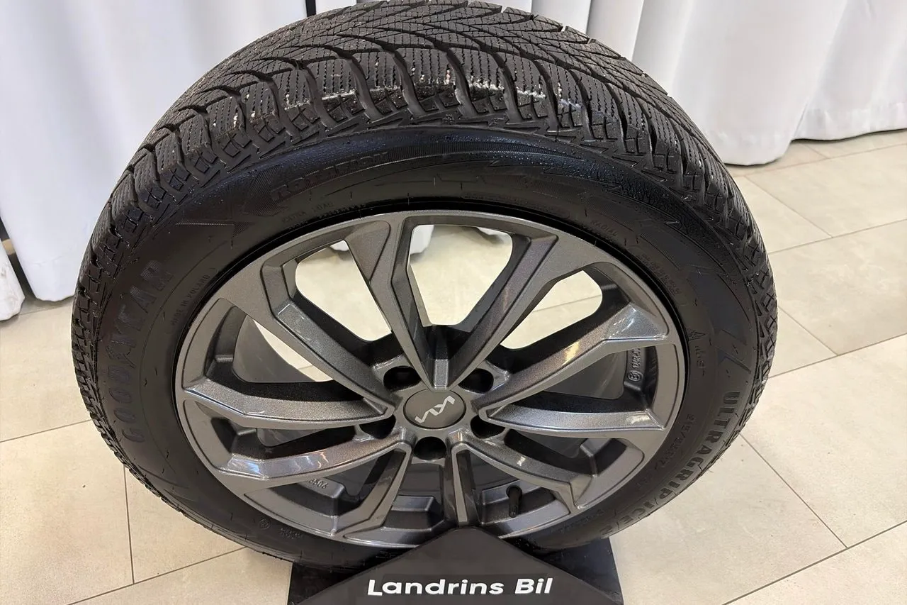 Vehicle image 16