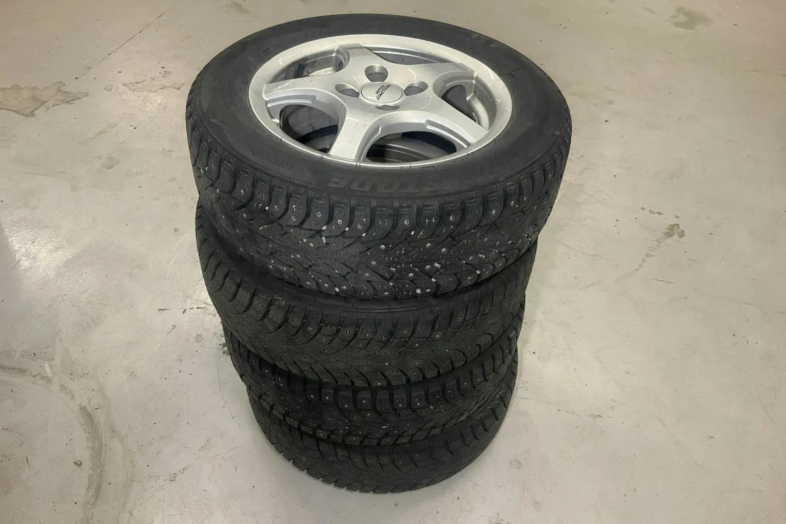 Vehicle image 14