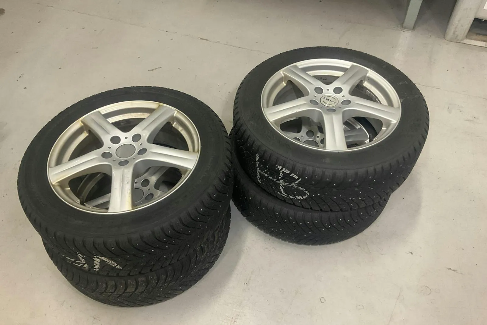 Vehicle image 15