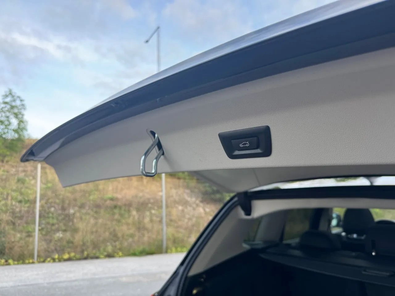 Vehicle image 30
