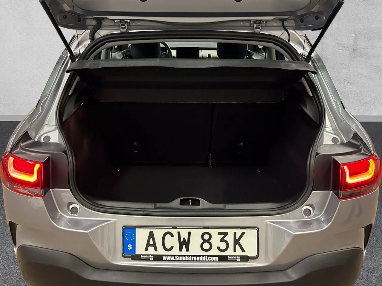 Vehicle image 9