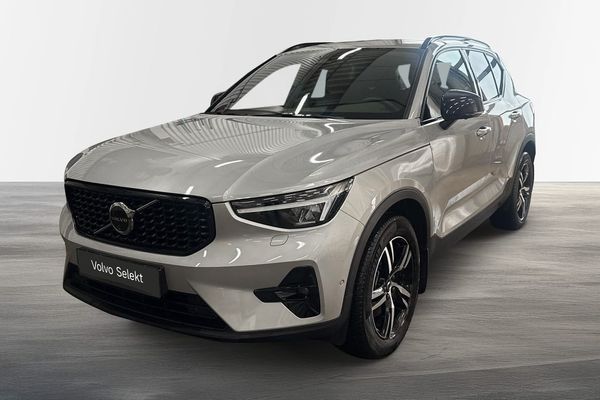 Volvo XC40 B3 FWD Bensin Plus Dark - 2025