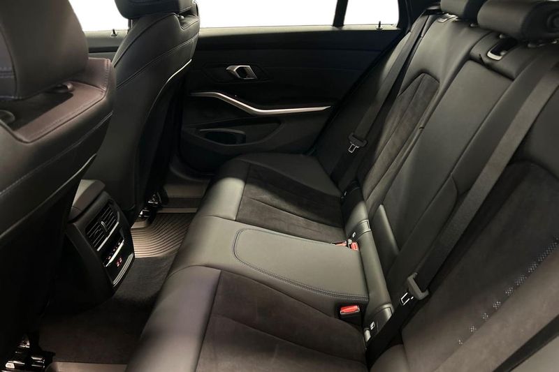 BMW 330 bild 13