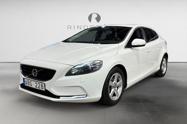 Volvo V40 D2 115 HK MOMENTUM D-VÄRM DRAG VOC 13200MIL KAMREM BYTT - 2014