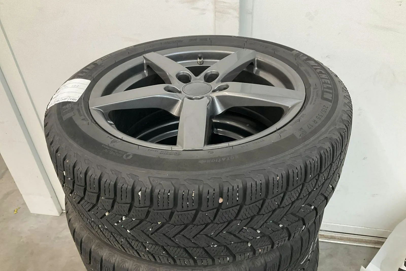 Vehicle image 16