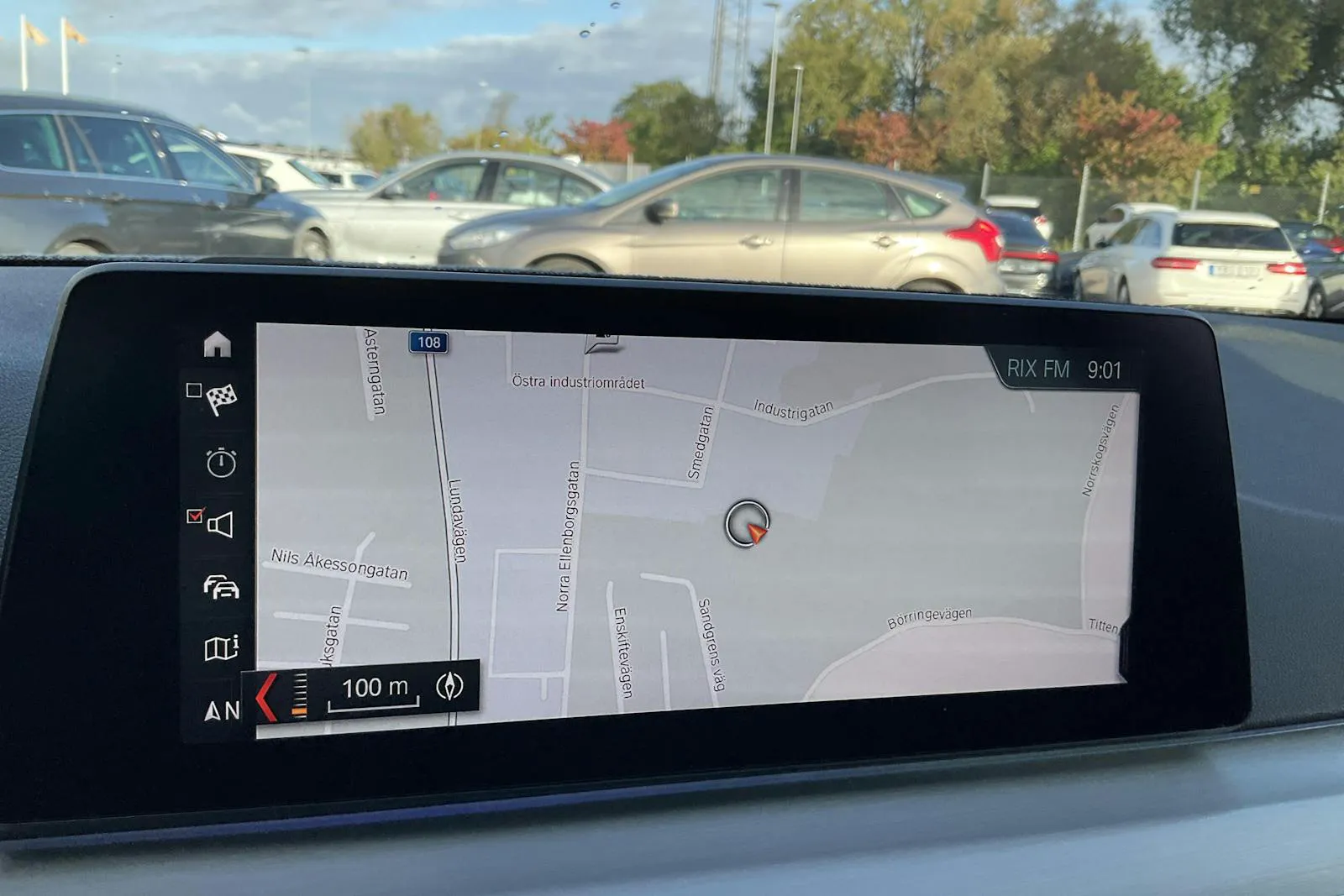 Vehicle image 10