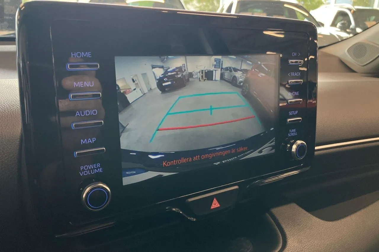 Vehicle image 15