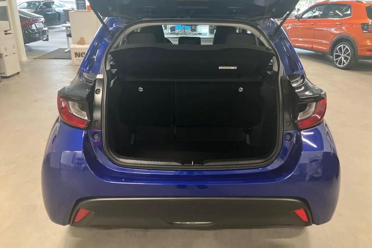 Vehicle image 14