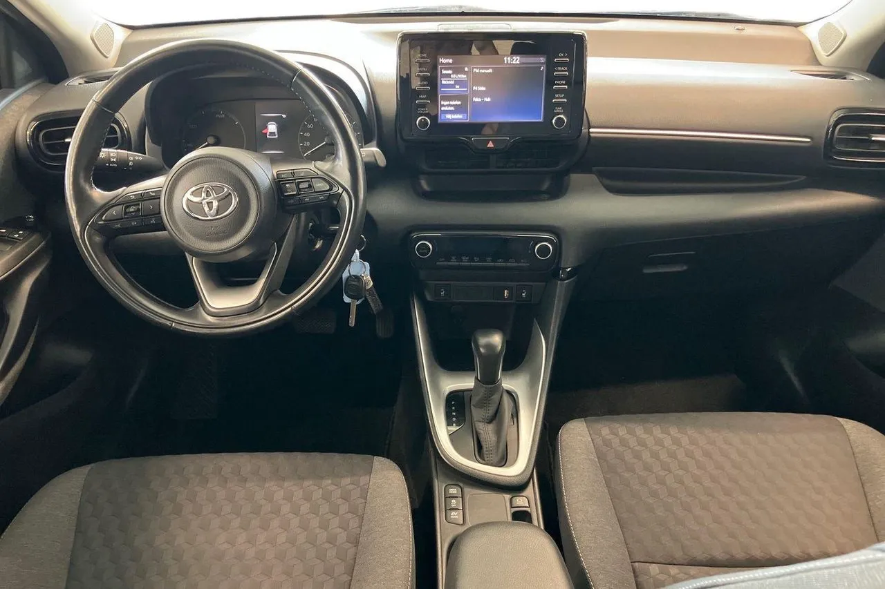 Vehicle image 10