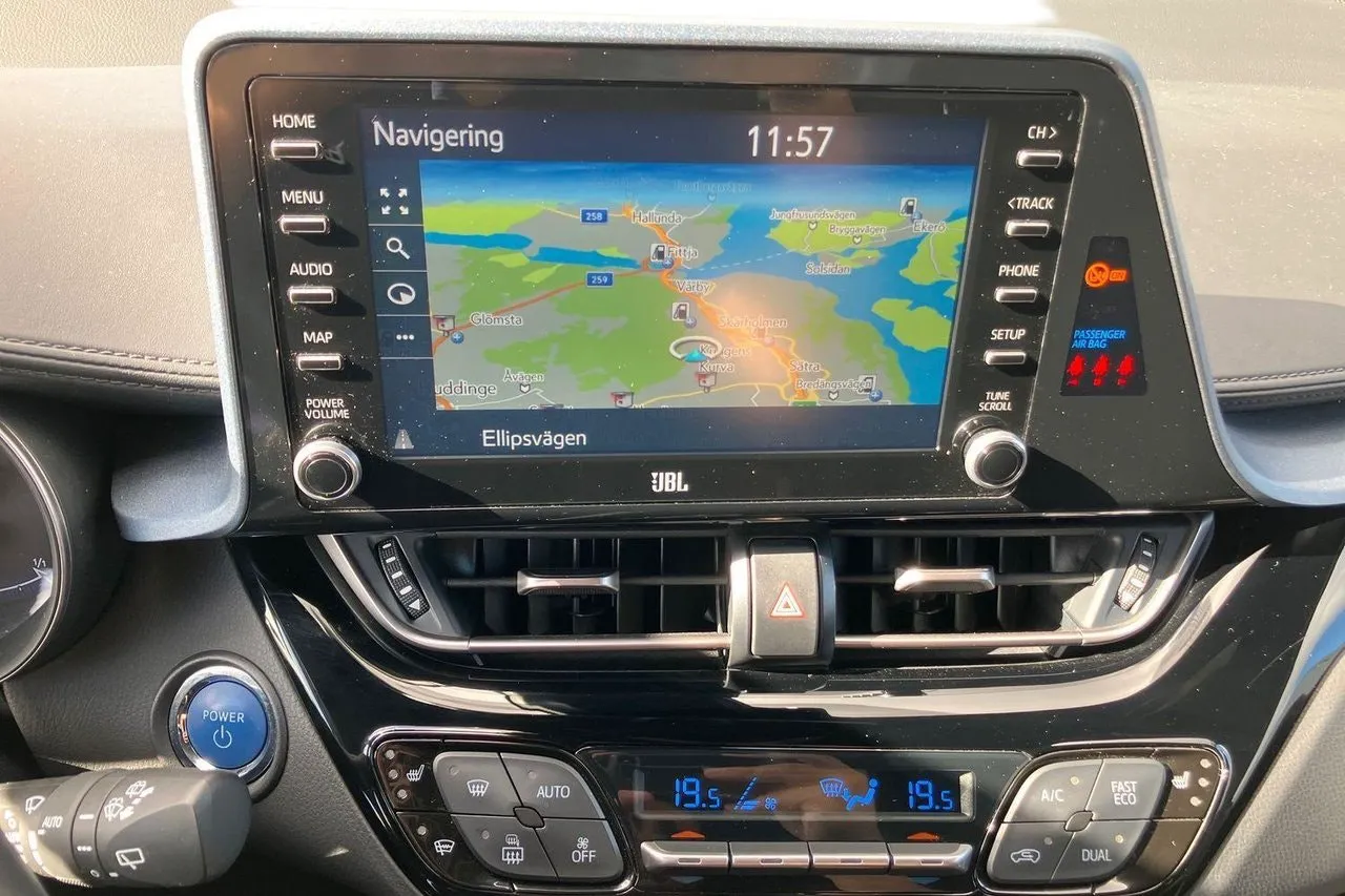 Vehicle image 17