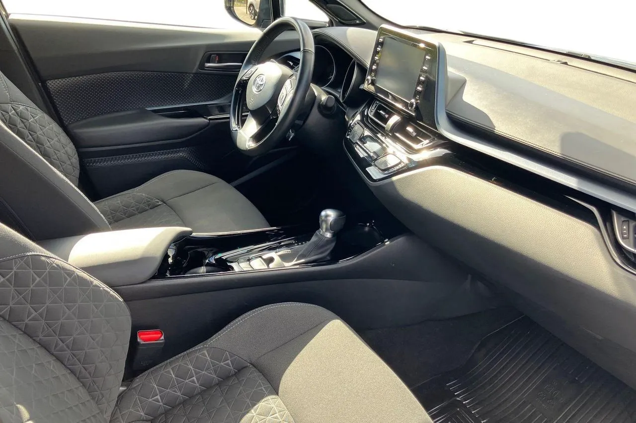 Vehicle image 9