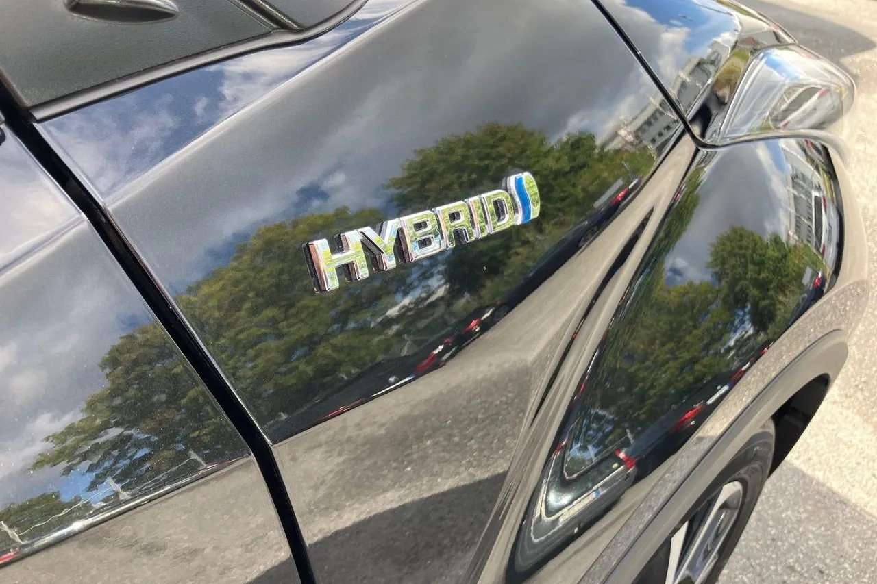 Vehicle image 19