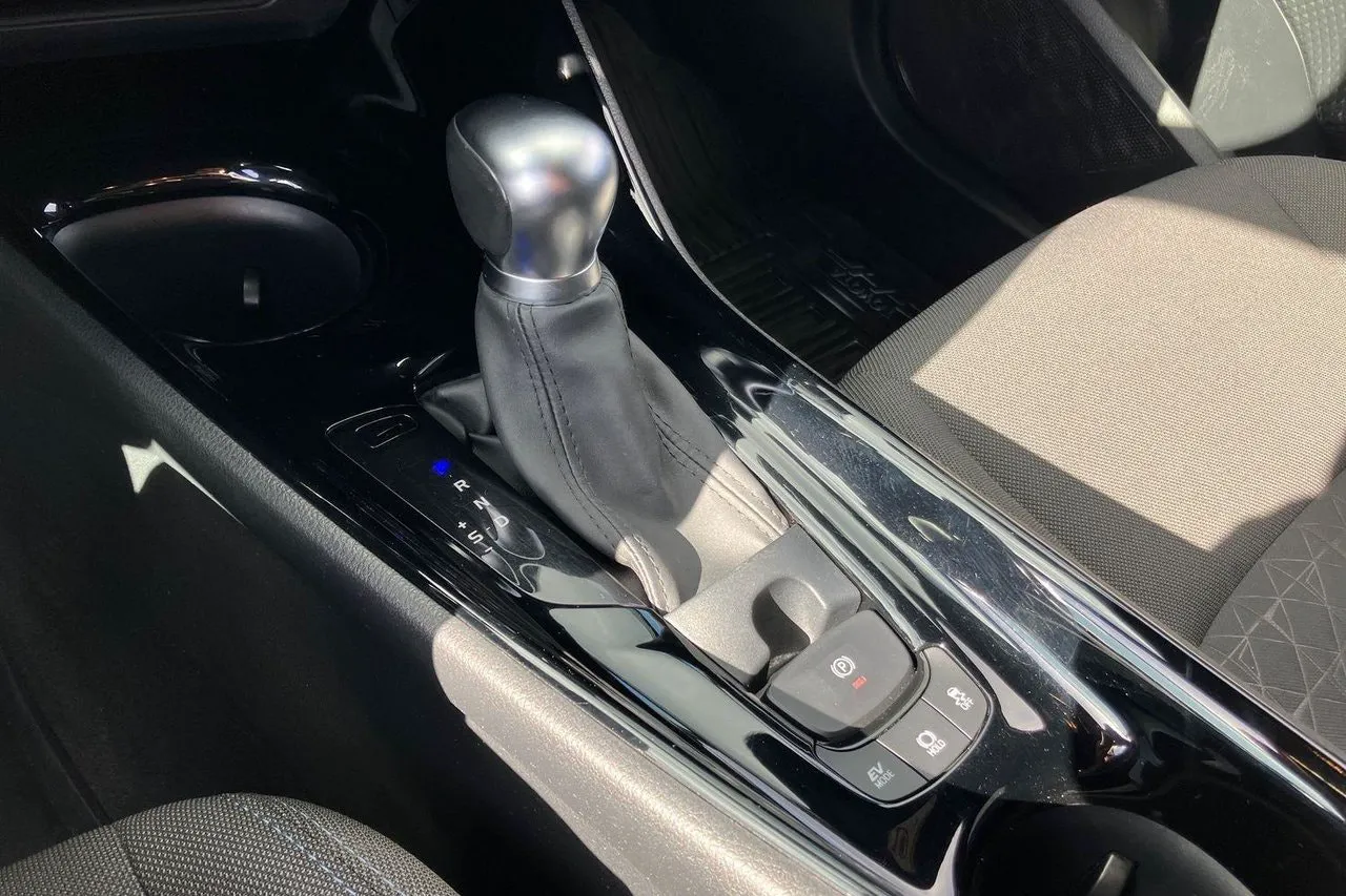 Vehicle image 24