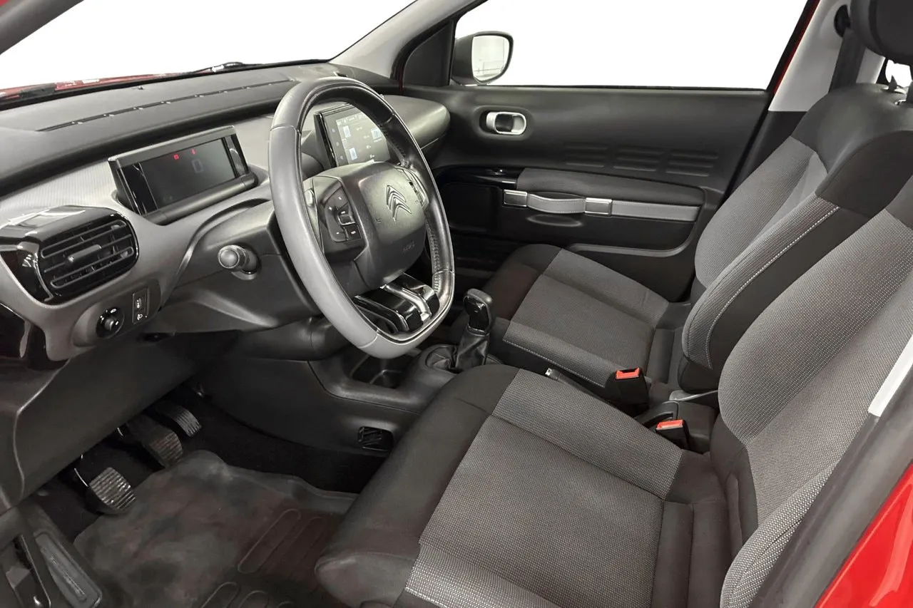 Vehicle image 16