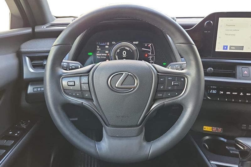 Lexus UX bild 12