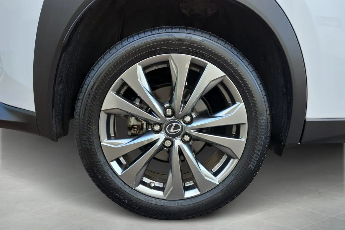 Vehicle image 14