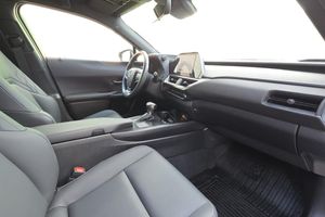 Lexus UX bild 6