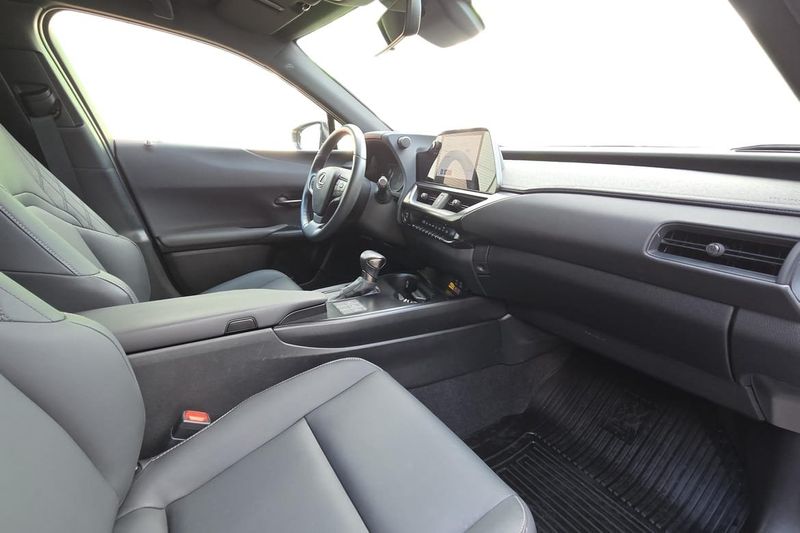 Lexus UX bild 6