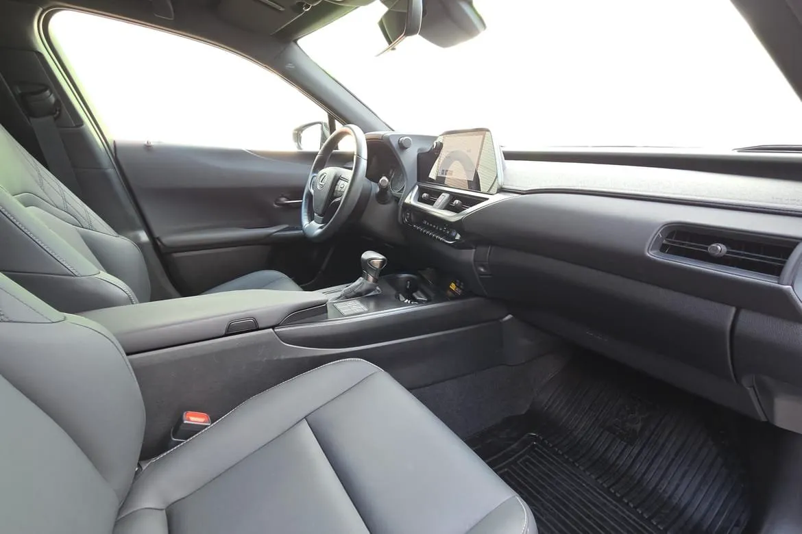 Vehicle image 5