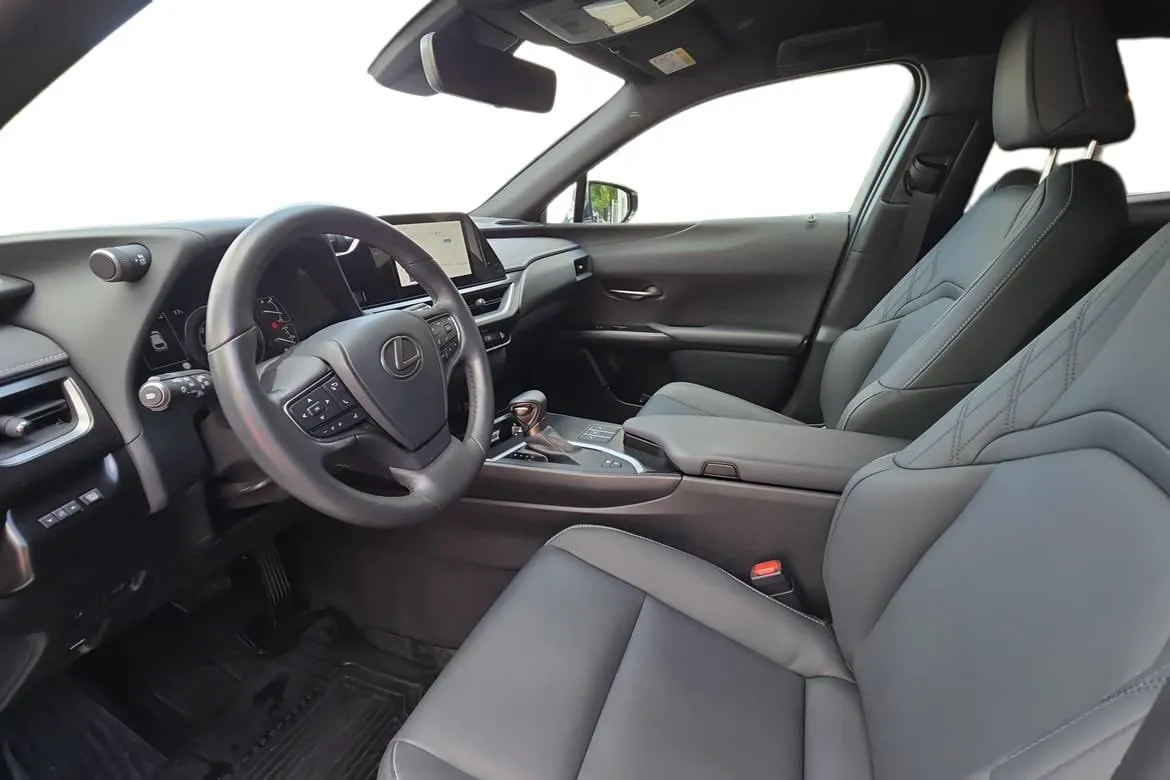 Vehicle image 10